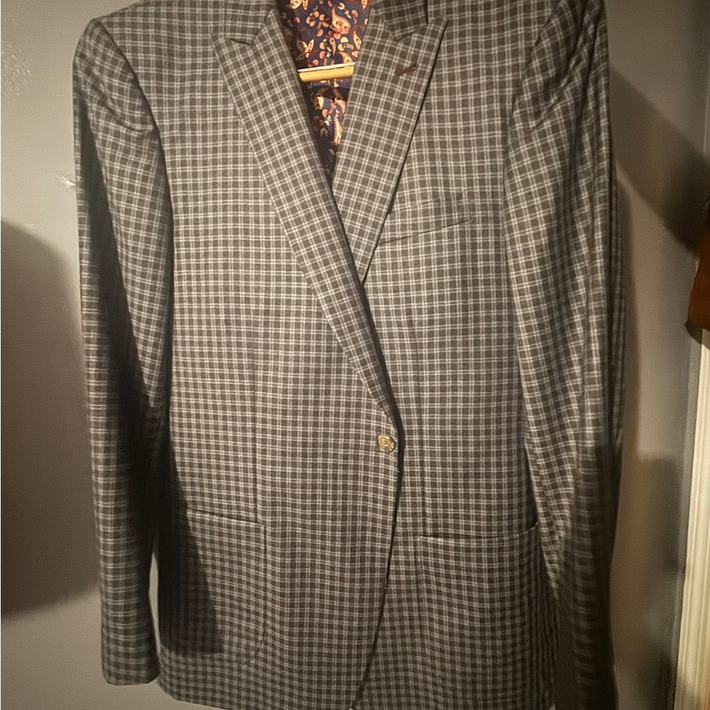 Gray Checkered Sport Coat with Notched Lapels